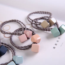 Load image into Gallery viewer, Woman Square Hair Ties