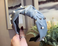 Load image into Gallery viewer, Knotted Center Hairband
