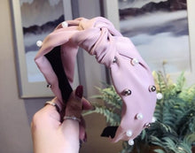 Load image into Gallery viewer, Knotted Center Hairband